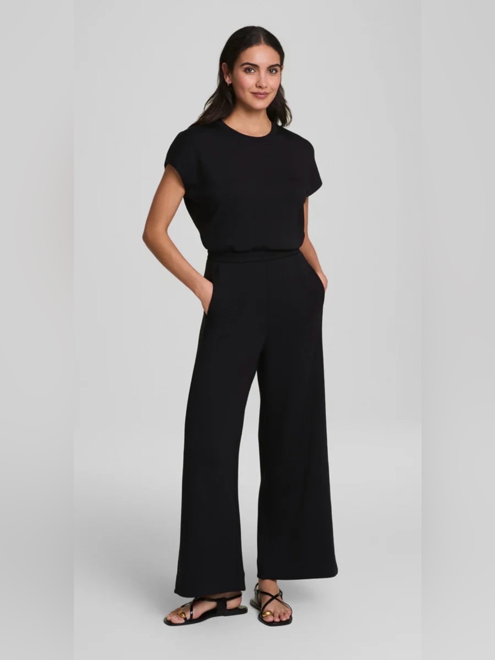 • SPANX • AirEssentials Cap Sleeve Cinched
Jumpsuit • Black •
